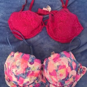 2 Victoria’s Secret bras